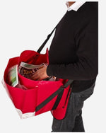Sacoche de distribution publicité rouge  en utilisation ouverte